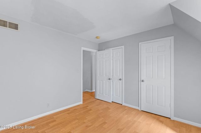 10101 Secretariat Dr, Goshen, KY 40026