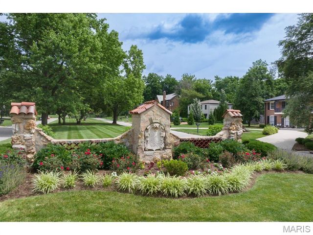 1 The Prado, Ladue, MO 63124