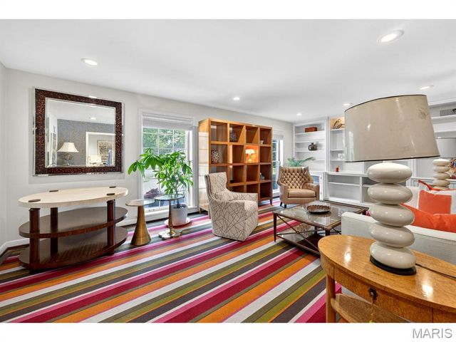 1 The Prado, Ladue, MO 63124