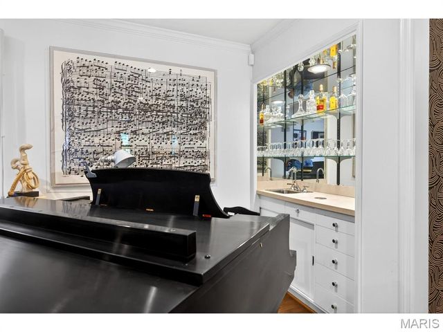1 The Prado, Ladue, MO 63124