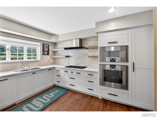 1 The Prado, Ladue, MO 63124