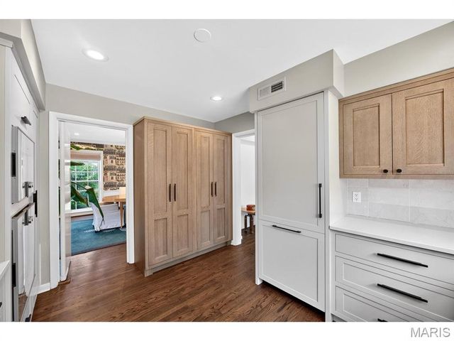 1 The Prado, Ladue, MO 63124