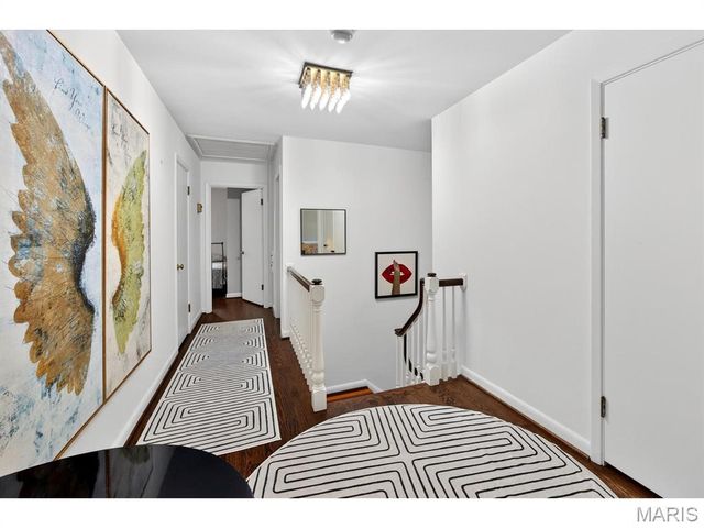 1 The Prado, Ladue, MO 63124