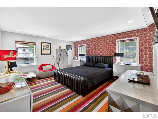 1 The Prado, Ladue, MO 63124