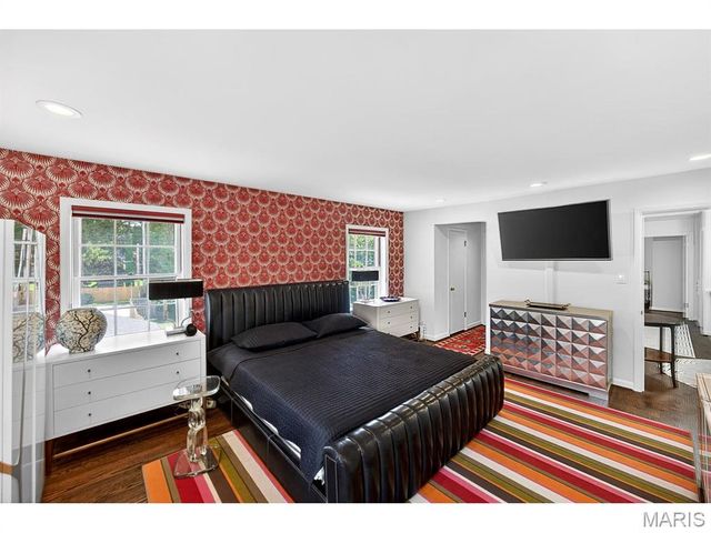 1 The Prado, Ladue, MO 63124