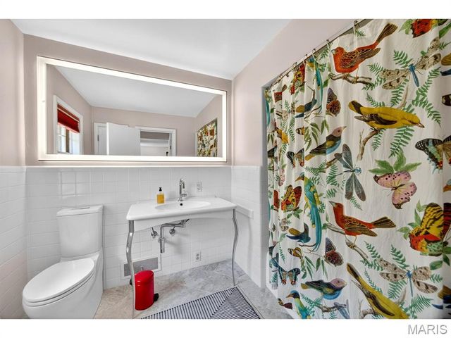 1 The Prado, Ladue, MO 63124