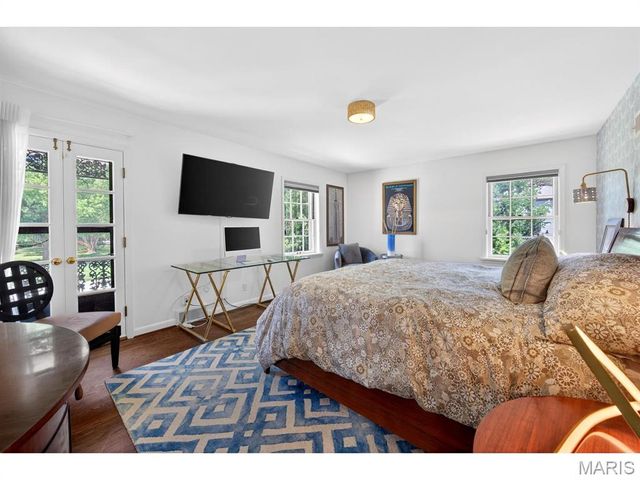 1 The Prado, Ladue, MO 63124
