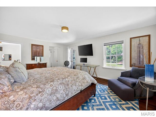 1 The Prado, Ladue, MO 63124
