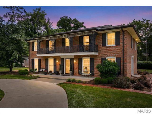 1 The Prado, Ladue, MO 63124
