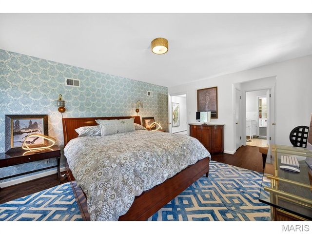 1 The Prado, Ladue, MO 63124