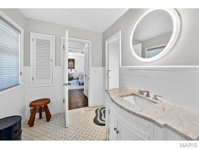 1 The Prado, Ladue, MO 63124