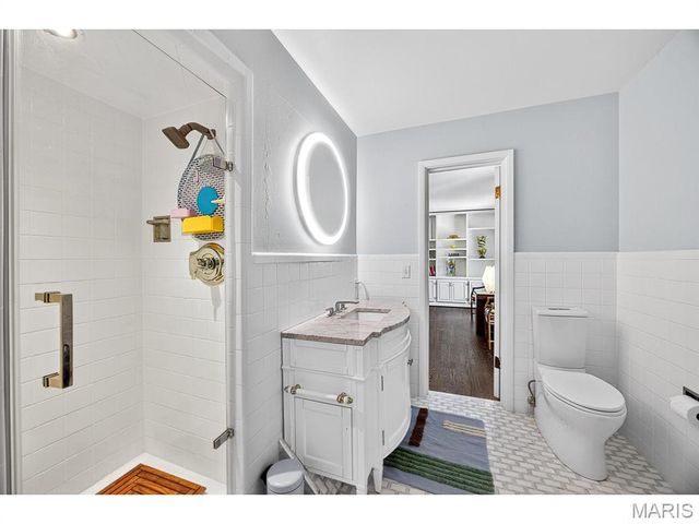 1 The Prado, Ladue, MO 63124