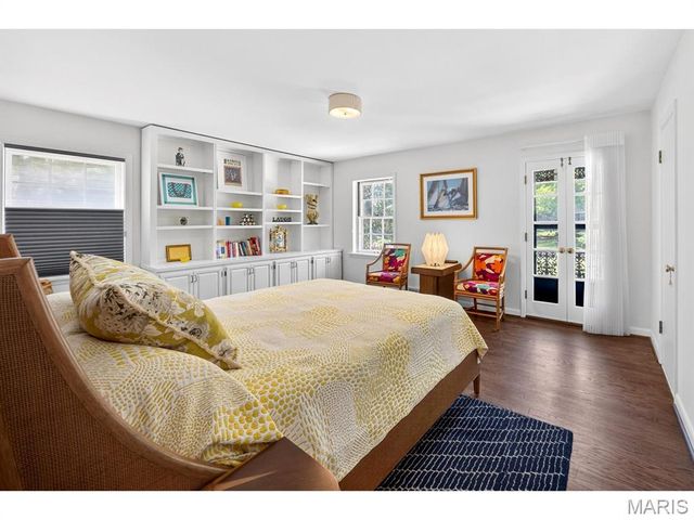 1 The Prado, Ladue, MO 63124