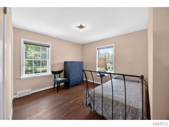 1 The Prado, Ladue, MO 63124