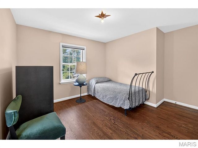 1 The Prado, Ladue, MO 63124