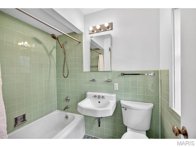 1 The Prado, Ladue, MO 63124