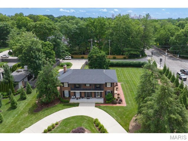 1 The Prado, Ladue, MO 63124