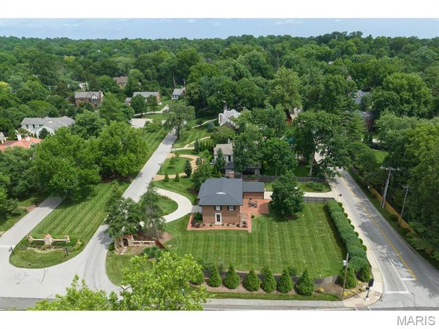 1 The Prado, Ladue, MO 63124