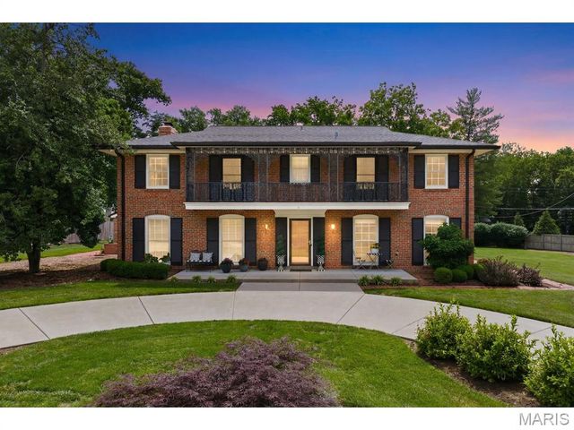 1 The Prado, Ladue, MO 63124