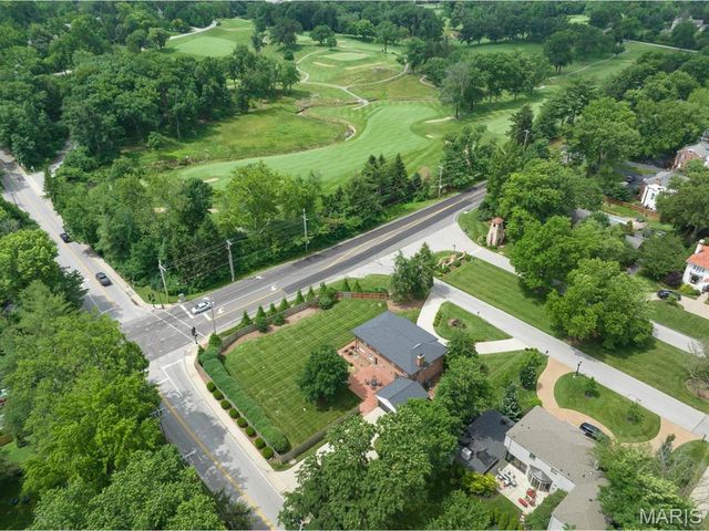 1 The Prado, Ladue, MO 63124