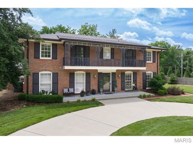 1 The Prado, Ladue, MO 63124