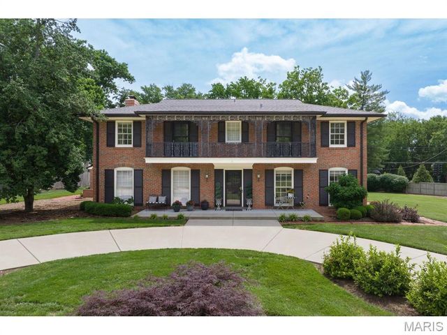1 The Prado, Ladue, MO 63124