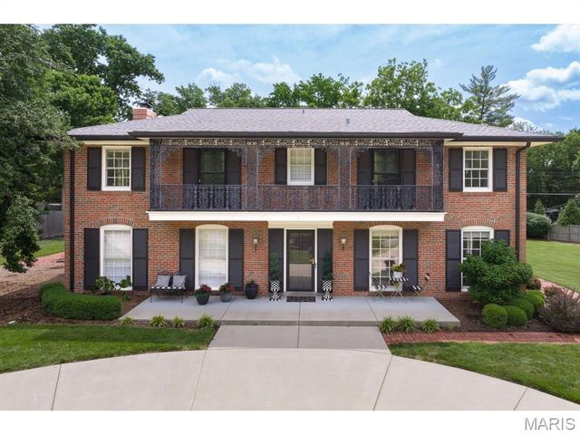 1 The Prado, Ladue, MO 63124