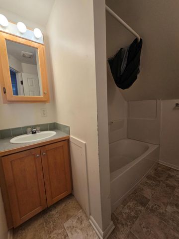 1010 20th Avenue NE 2, Minneapolis, MN 55418