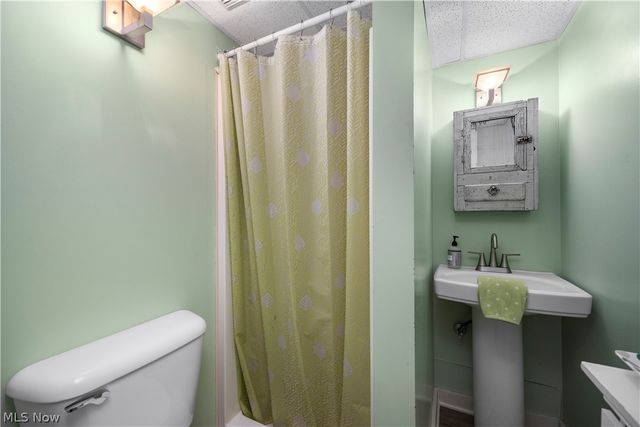 25947 Bagley Road, Olmsted Falls, OH 44138