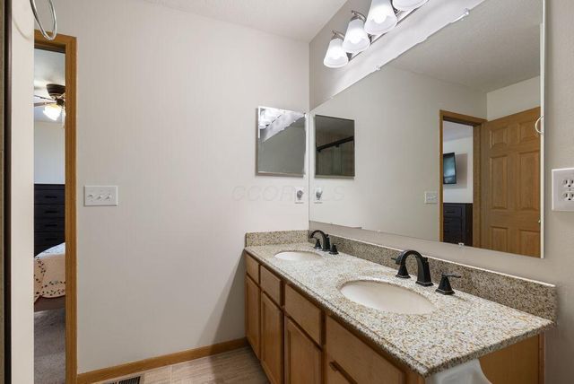 2376 Boston Mills Drive, Grove City, OH 43123