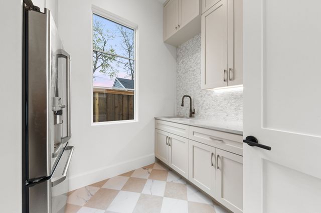 7327 Casa Loma Avenue, Dallas, TX 75214