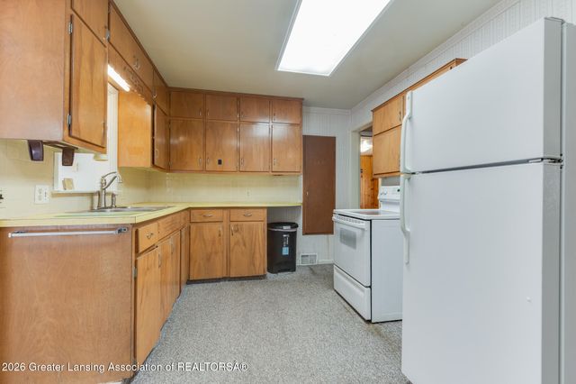 7220 E 5 Point Highway, Eaton Rapids, MI 48827