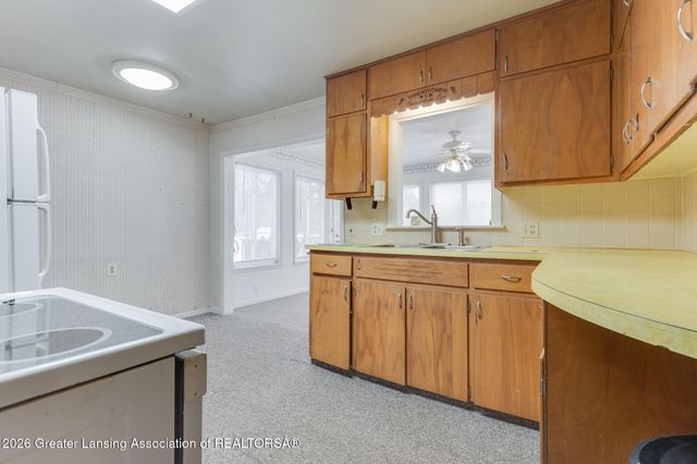 7220 E 5 Point Highway, Eaton Rapids, MI 48827