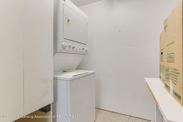 7220 E 5 Point Highway, Eaton Rapids, MI 48827