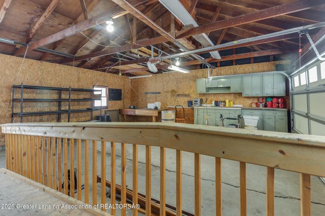 7220 E 5 Point Highway, Eaton Rapids, MI 48827