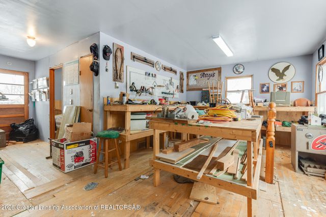 7220 E 5 Point Highway, Eaton Rapids, MI 48827