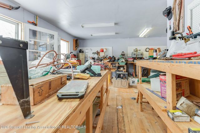 7220 E 5 Point Highway, Eaton Rapids, MI 48827