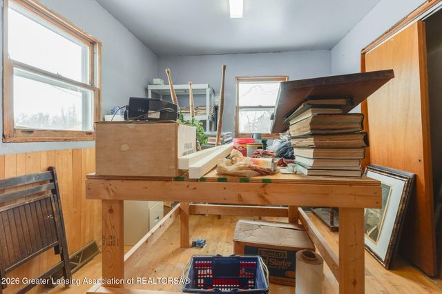 7220 E 5 Point Highway, Eaton Rapids, MI 48827