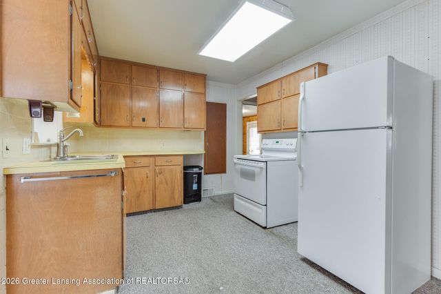 7220 E 5 Point Highway, Eaton Rapids, MI 48827