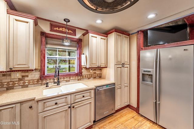 379 Ny Highway 355, Poestenkill, NY 12140