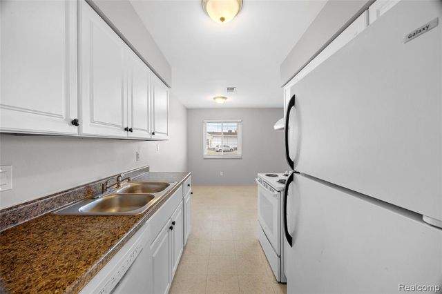 17415 Hamilton Avenue, Allen Park, MI 48101