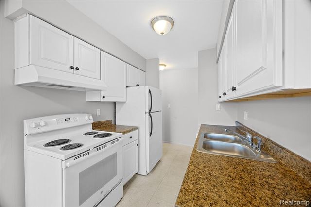 17415 Hamilton Avenue, Allen Park, MI 48101