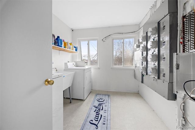 17415 Hamilton Avenue, Allen Park, MI 48101