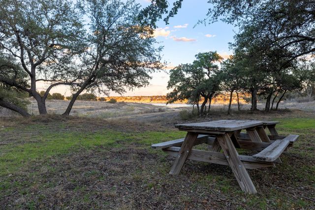 219 Venture BLVD S, Point Venture, TX 78645