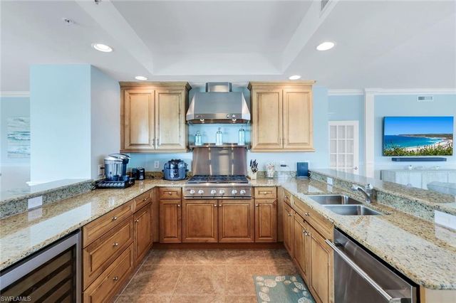 275 Indies WAY 706, Naples, FL 34110