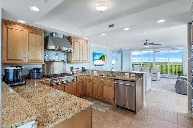 275 Indies WAY 706, Naples, FL 34110