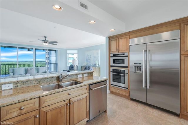 275 Indies WAY 706, Naples, FL 34110