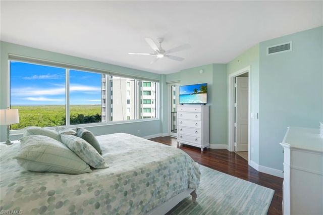 275 Indies WAY 706, Naples, FL 34110