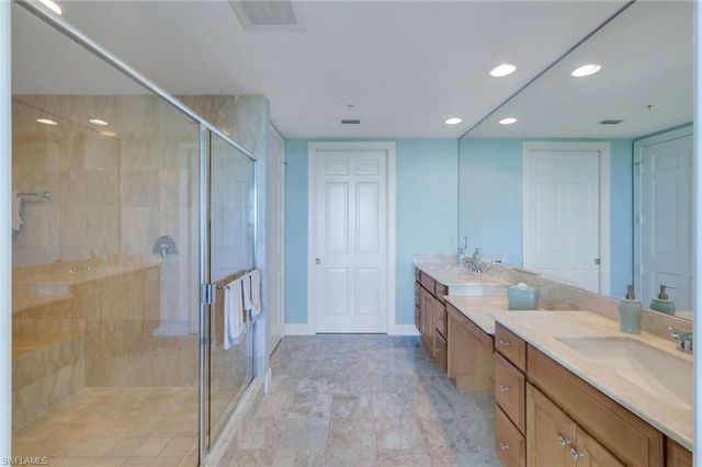 275 Indies WAY 706, Naples, FL 34110