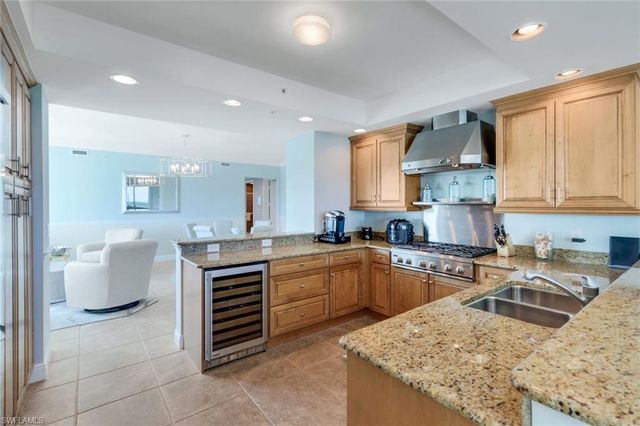 275 Indies WAY 706, Naples, FL 34110